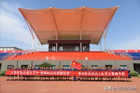 “感天撼地、雷鸣助威” ——训练与战勤保障支队开展百年百里传承接力跑主题活动图片