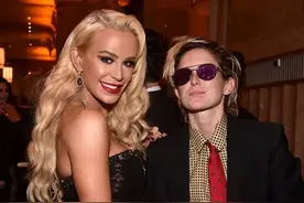 扮女人的男人嫁给中性女同志！美国石油富豪曾孙女爱上跨性别网红图片