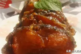香酥熏鱼的家常做法，鲜香酥脆，肉质劲道又入味。图片