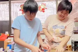 亲闺女！何教练带全红婵回自己家过节，小红跟着师母第一次做蛋糕图片