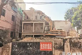 惠安县山霞镇3层危房被拆除图片