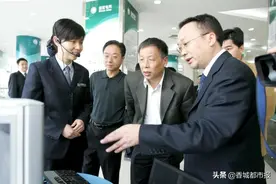 「咸宁供电：光明记忆•百名党员庆华诞⑮」全国首家网上营业厅开业图片