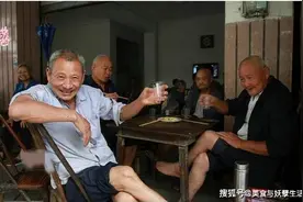 我喝酒20年，从不喝超过100元的白酒，买白酒：贵不代表好图片
