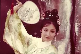 黄杏秀：为何结婚41年无儿女却被宠成小公主？看丈夫是谁就知道了图片