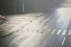 家长朋友，抱孩子坐副驾驶，这个行为……图片