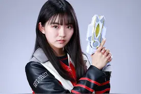 《特利迦奥特曼》女主角情报公开，变身器还真是量产的图片