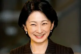 “笑面狐狸”纪子妃：为圆皇后梦40岁拼命生子，比妯娌雅子有野心图片