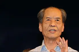 陈忠实的偶像，捐尽积蓄给农民！柳青：人民的作家图片