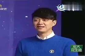 农村大爷扮演济公，一出场台下观众就乱了，台下评委都笑翻了图片