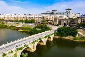 中原一古城保留两座明代古石桥，留下深深历史印迹，至今仍在使用图片