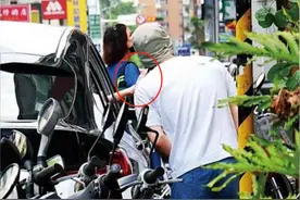 Selina前夫与视后复合？两人同乘豪车当街亲密互动，分手才五个月图片