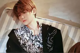 王源衬衫照合集，不愧是TFBOYS的颜值担当图片