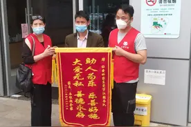 医学生拿不到毕业证流浪16年患上肾衰竭，父母掏空家底只为找儿子图片