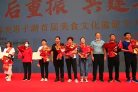 剃光头火遍全网的她回武汉了！现在的样子让人惊喜不已……图片