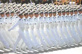 阅兵式为什么要踢正步？我军的正步始于何时？图片