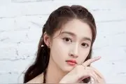 明星关晓彤的年收入，等于1000个博士毕业生图片