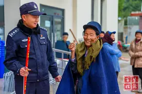 熊中华“五个千万”情暖阿布泽鲁山图片