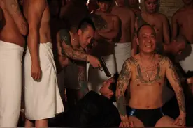 杜琪峰走投无路，敢挖向华强公司的艺人惨遭报复，任达华出面摆平图片
