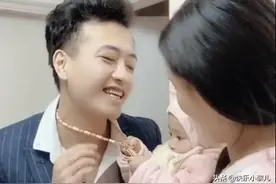 “大金链子舅舅”被娃抢劫，宝妈笑翻：要打此路走，留下买路财图片