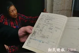 公用厕所上私锁？耄耋老人上厕所犯了难图片