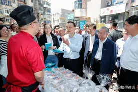 “地摊经济”要来了，那“摆地摊”用英语怎么说？图片