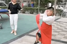 表情绝了！陕西10岁男孩跳惊鸿舞走红图片