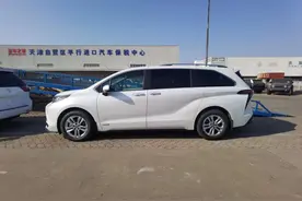 首批全新一代塞纳抵达天津港，内部空间真香，但价格令人大跌眼镜图片