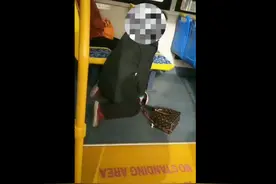 呼和浩特市一乘客未带身份证车厢内下跪求乘车？公交公司回应来了图片