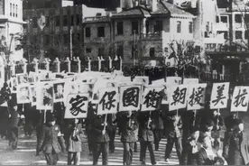 朝鲜战争中，麦克阿瑟“五千比一的赌博”，被邓华上将一眼识破图片