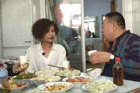 我两次离异月入5000元，相亲时两度落泪，第二次因为一盘饺子图片