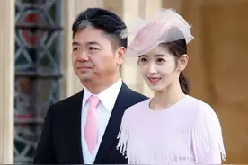 从奶茶妹妹到“京东女主人”，章泽天的手段不输邓文迪图片