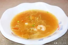 一把金针菇，一把虾仁，厨师长教你炖鲜汤，清淡营养，老少皆宜图片