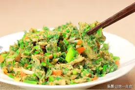 茴香鸡蛋人人都会，但如何把鸡蛋炒鲜嫩又包裹住茴香，需要小技巧图片