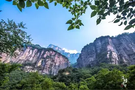 河南新乡有一座五A景区，有山有水有树林，名字好俗，风景却绝美图片