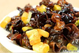 这5种家常木耳做法，很适合秋天吃，润燥又营养，比大鱼大肉还香图片
