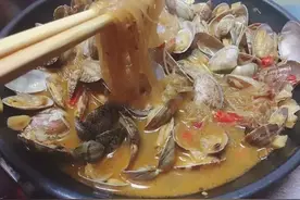 想吃花甲粉丝？自己在家也可以做，自制家常版花甲粉丝，味道超赞图片
