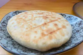 很适合在家自己做的豆角肉馅饼，好吃又简单！又香又脆！图片