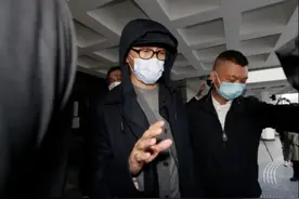 周星驰连续两天与旧爱对簿公堂，答记者问疑透露旧爱成仇关键原因图片