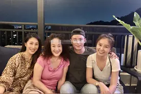 霍建华一家参加七夕聚会，小海豚正面首曝，乖巧呆萌与林心如超像图片