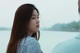 恋爱中，女生越是“动作大”，越是放不下你图片