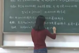 女老师“印刷体”板书火了，字迹工整条理清晰，网友：字如其人图片