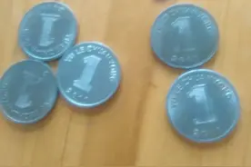 桂林某商家收到假硬币，对比后直呼上当图片