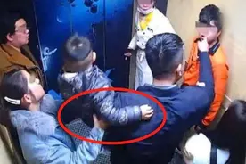   4岁娃在电梯里放个屁，同乘的医生让去做检查,医生：还好来得早图片