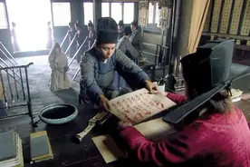 开封府虽不畏高俅权势，但明知林冲冤枉，却还得判他充军视频封面