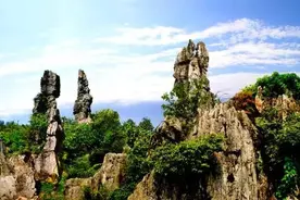 中国一座“爱情山”，天然形成“千年一吻”成传奇，别处看不到图片