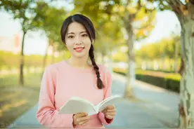 故事：分手后买醉一夜，醒来我被小6岁帅弟弟拦住“姐姐要去哪”图片