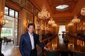 文莱亲王堪比古代帝王，后宫40位佳丽，每天花费500万，钱从何来图片