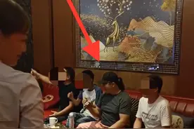 57岁刘欢现身豪华歌厅，挺大肚腩卖力唱，自曝瘦了20斤模样变化大图片