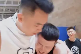 38分钟进8记三分！轰29分，正负值+33！他曾把马师傅打吐了图片