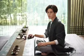 陈坤难得“炫富”，久违出街一只手戴4个戒指，仅手表就小5万图片